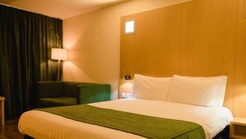 Premium bedding, in-room safe, desk, blackout curtains