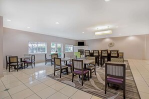 Free daily continental breakfast 