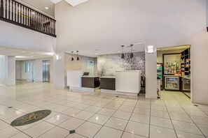 Lobby - La Quinta Inn & Suites by Wyndham Modesto Salida (Salida)