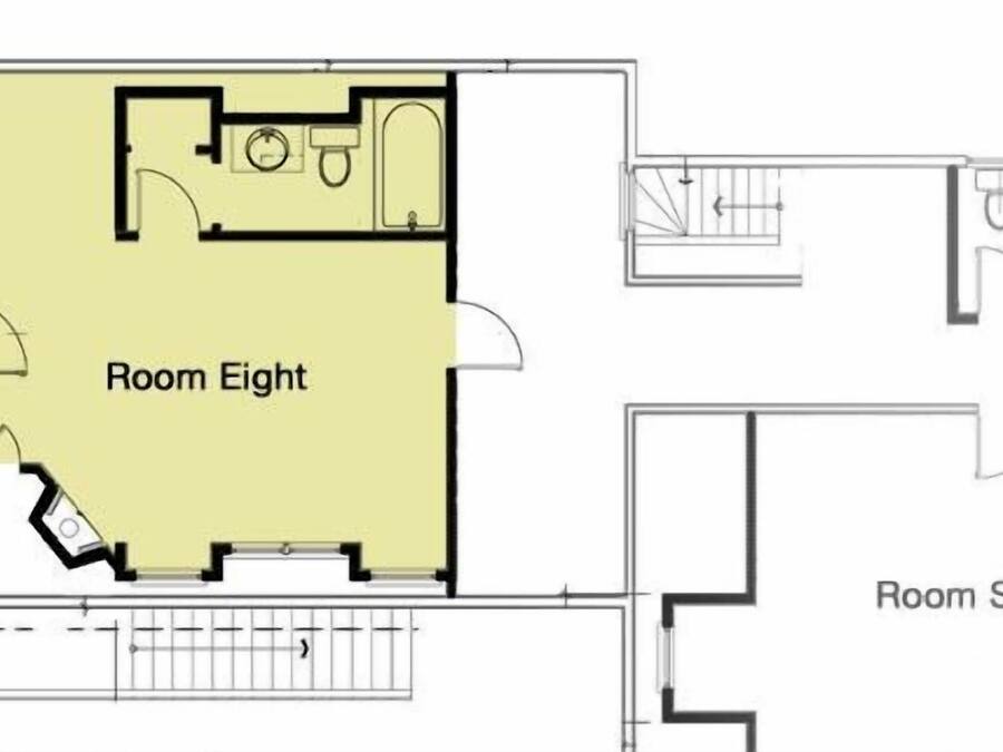 Ein Grundriss eines Hotels mit zwei Zimmern, Zimmer Acht und Zimmer Sieben, die an eine Dachterrasse angebunden sind.