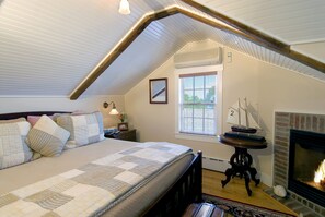 Habitación Deluxe, 1 cama de matrimonio grande | Ropa de cama de alta calidad y colchones con acolchado adicional