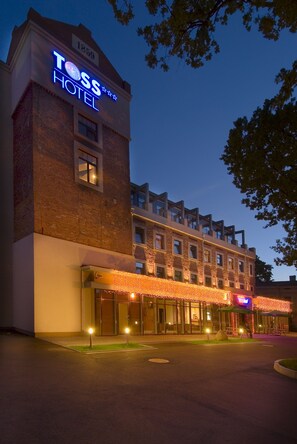 Façade de l’hébergement - soirée/nuit