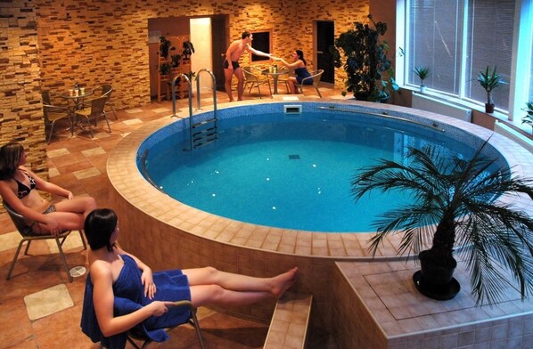 Indoor spa tub - Toss Hotel (Riga)