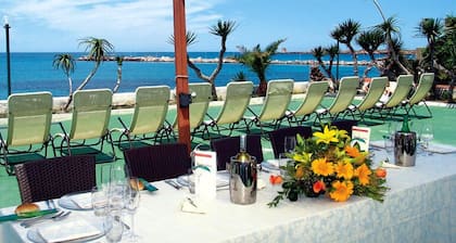 Palm Beach Hotel