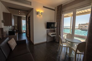 套房 | 羽绒被、客房内保险箱、办公桌、隔音