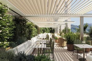 2 restaurants, breakfast served