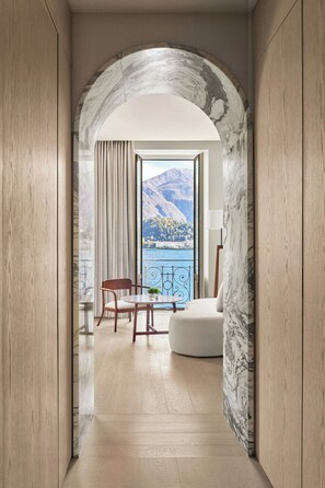 Standard Room, 1 King Bed, Non Smoking, Lake View