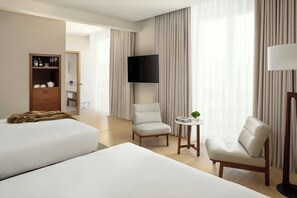 Deluxe kamer, 2 queensize bedden | Luxe beddengoed, een minibar, een kluis op de kamer