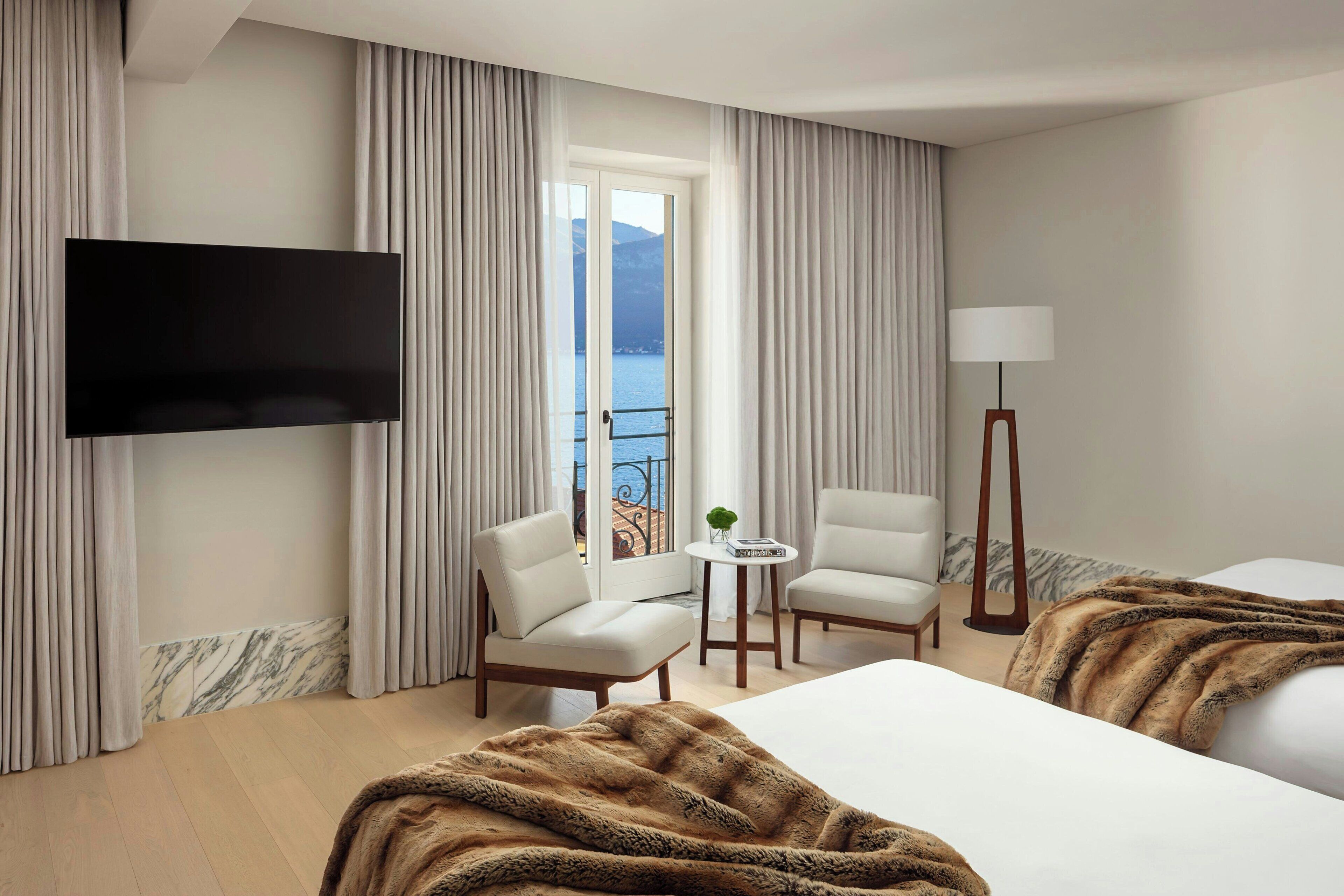 Deluxe Room, 2 Queen Beds, Lake View