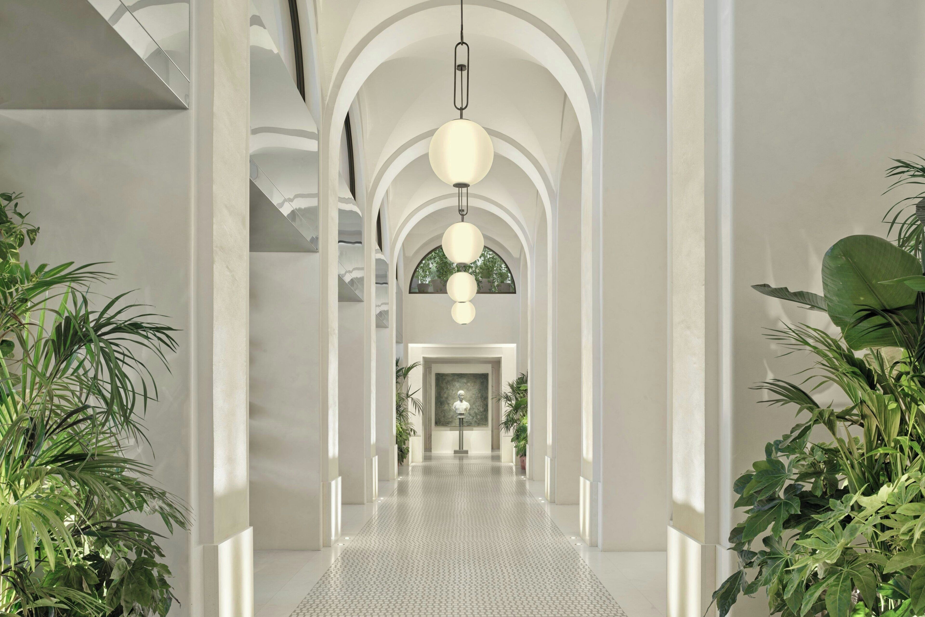 2 bars/lounges, poolside bar