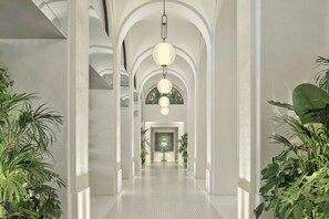 2 bars/lounges, een poolbar