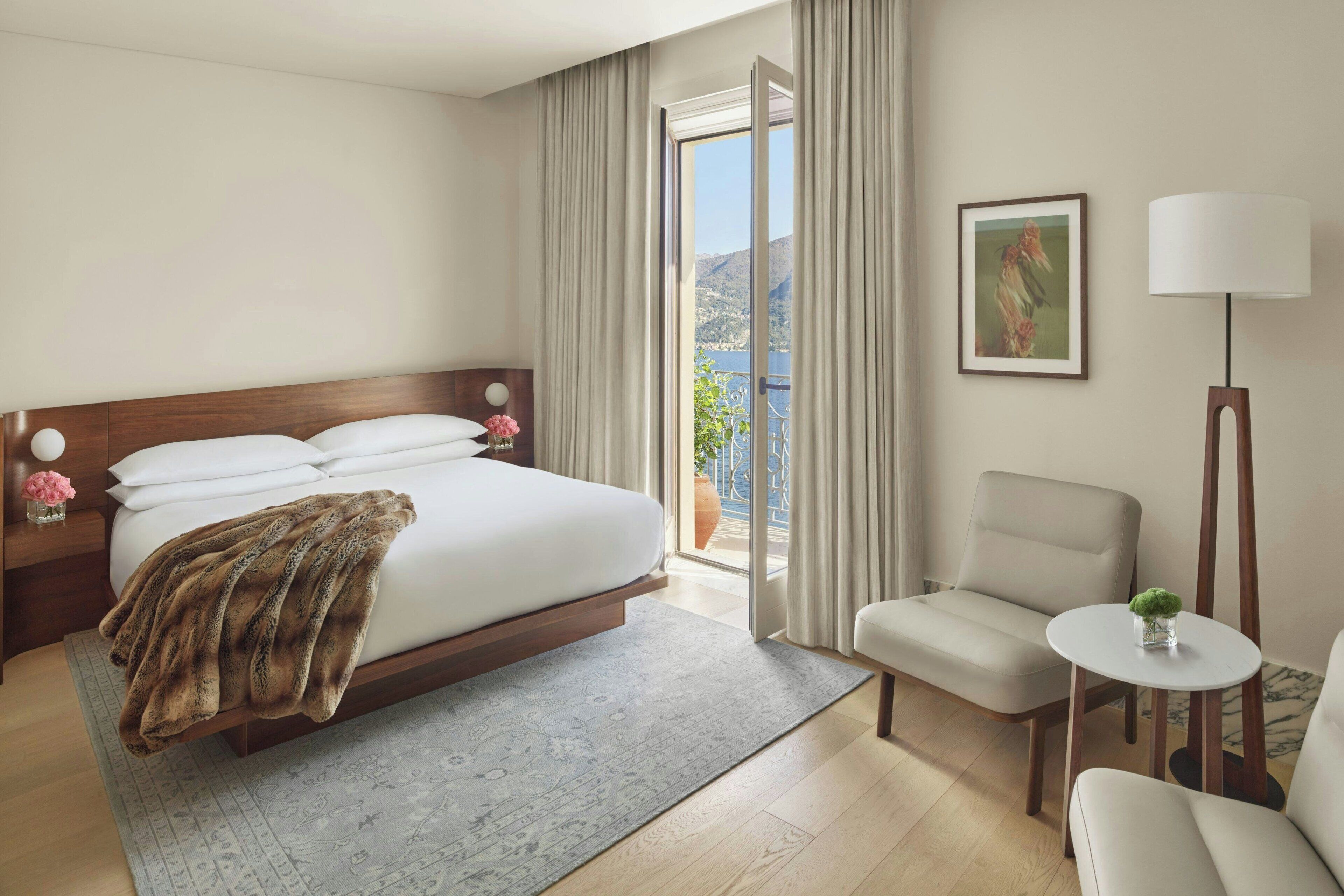 Superior Room, 1 King Bed, Lake View