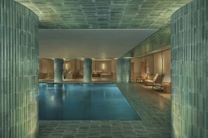 Indoor pool, seasonal outdoor pool, pool umbrellas, sun loungers - The Lake Como EDITION (Griante)