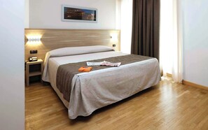 Minibar, caja fuerte, escritorio y sistema de insonorización