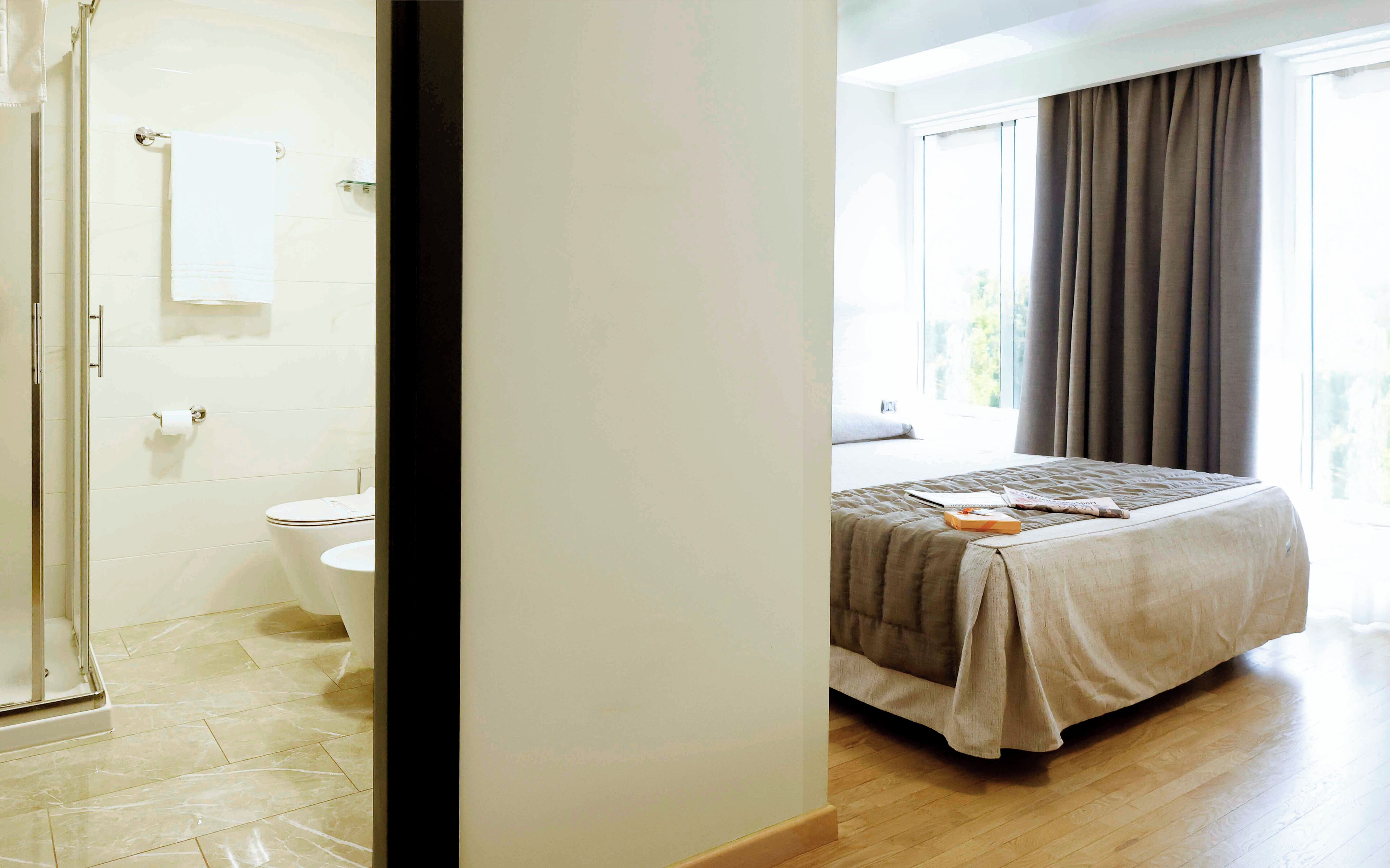 Minibar, Zimmersafe, Schreibtisch, schallisolierte Zimmer