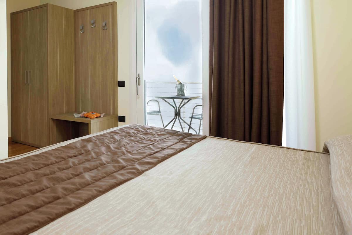 minibar, in-room safe, desk, soundproofing