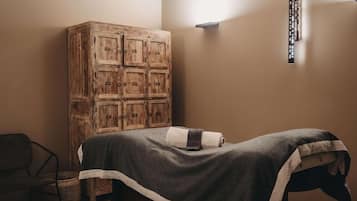 Sauna, steam room