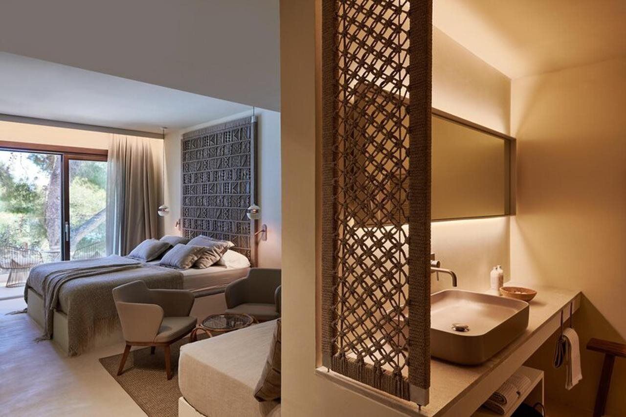 Premium bedding, free WiFi, bed sheets