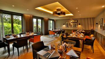 Abendessen, regionale Küche, Speisen im Freien