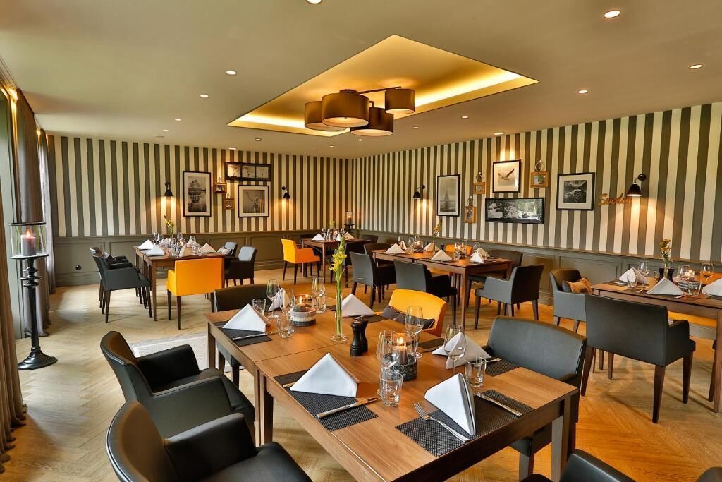 dinner served, regional cuisine, al fresco dining