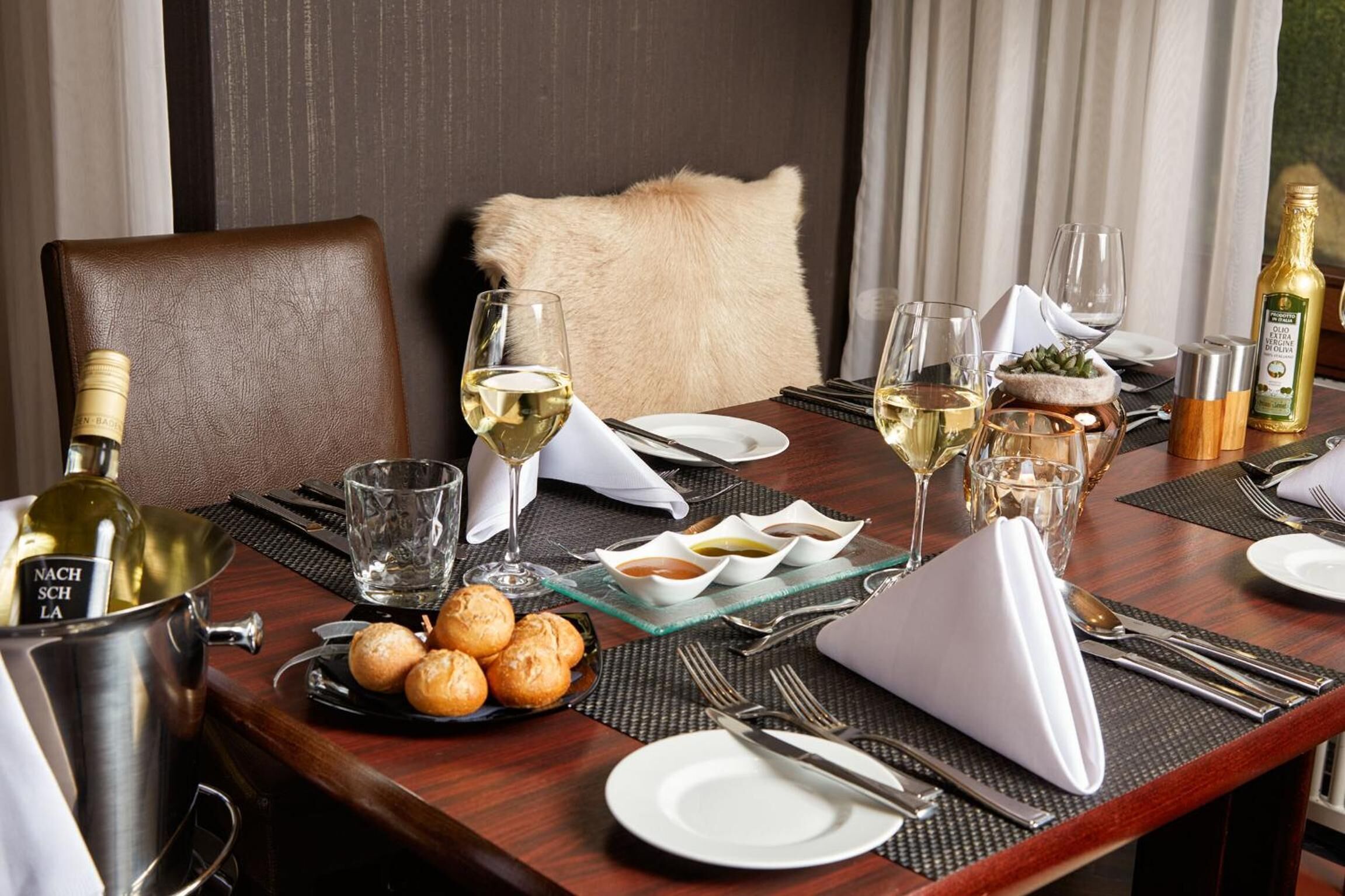 dinner served, regional cuisine, al fresco dining