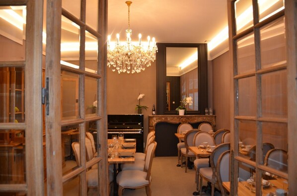 Daily buffet breakfast (EUR 14.50 per person)