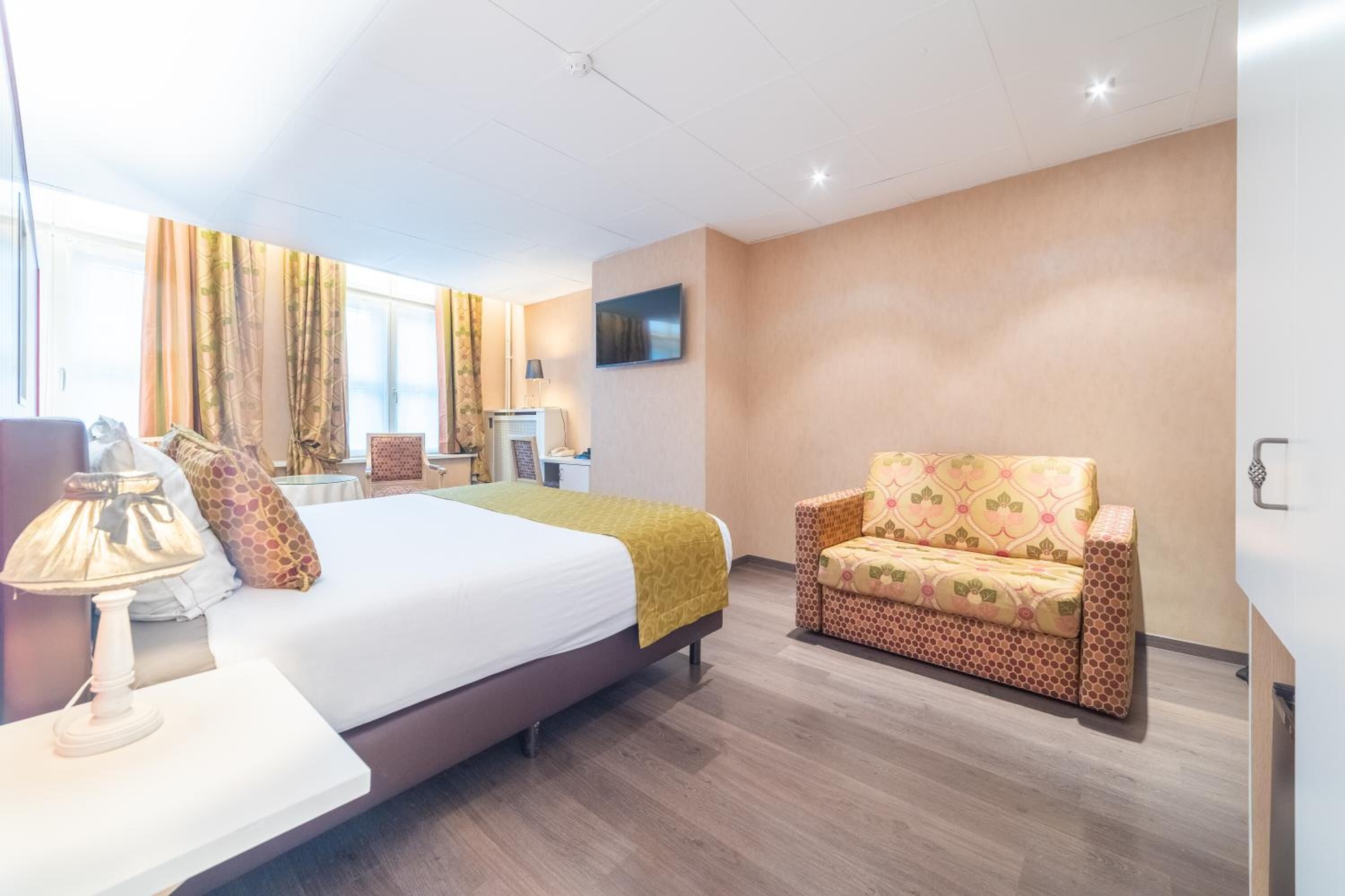 minibar, in-room safe, desk, free wifi