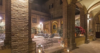 Il Chiostro del Carmine