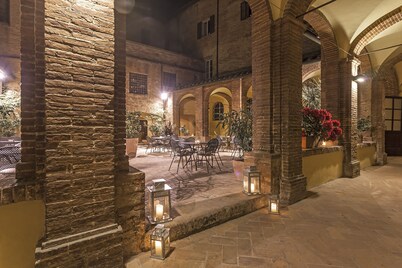 Il Chiostro del Carmine
