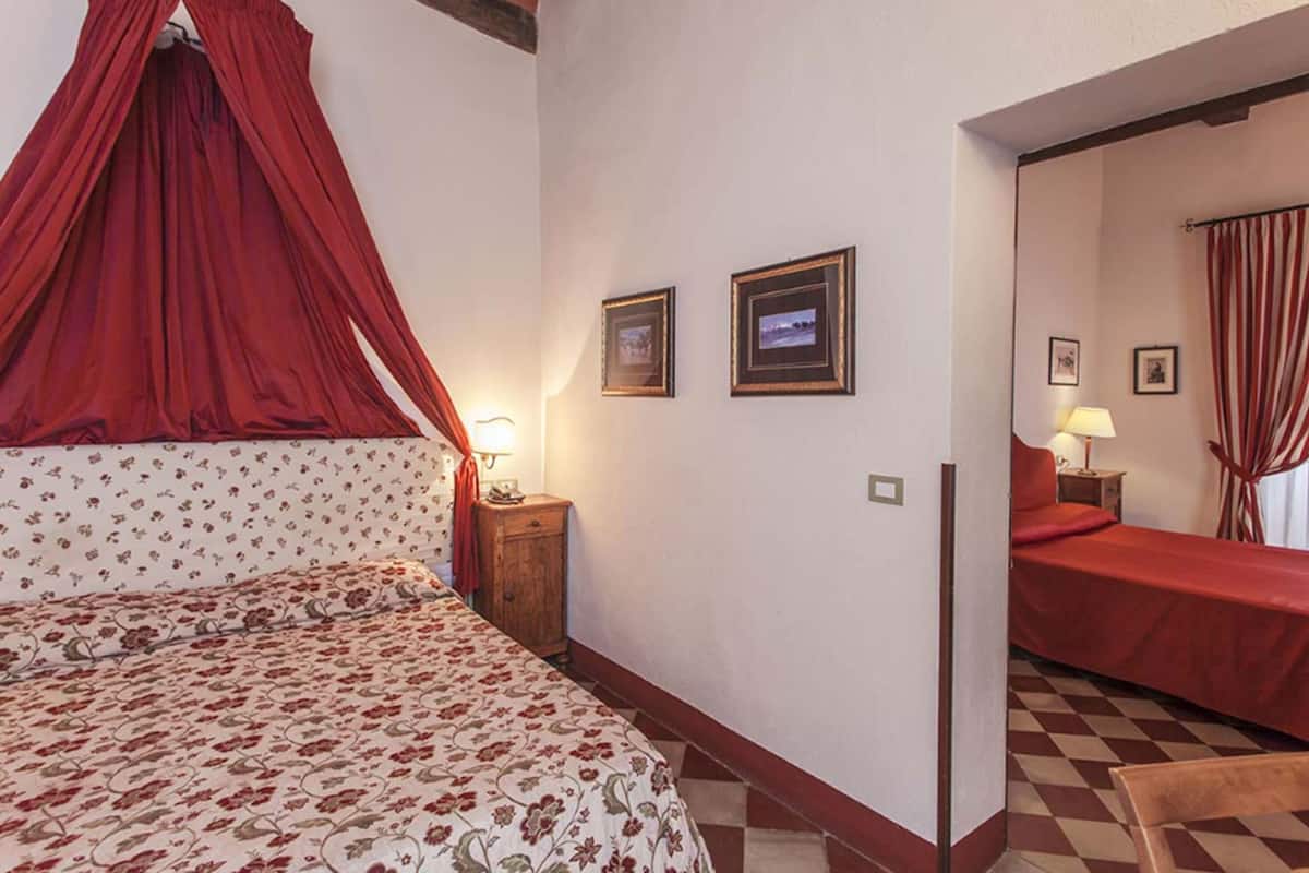 Family Room | Minibar, in-room safe, desk, free WiFi