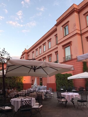 Breakfast, lunch and dinner served - Miglio D'Oro Park Hotel (Ercolano)