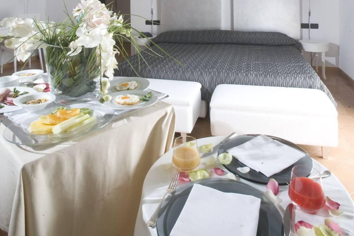 Down comforters, minibar, in-room safe, desk