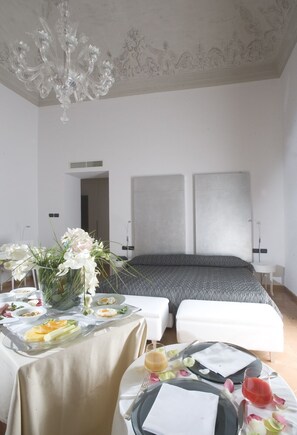 Down comforters, minibar, in-room safe, desk - Miglio D'Oro Park Hotel (Ercolano)