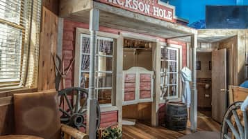 Room (Jackson Hole) | Bathroom | Combined shower/tub, jetted tub, rainfall showerhead, free toiletries