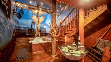 Room (Treasure Island II) | Premium bedding, individually decorated, individually furnished