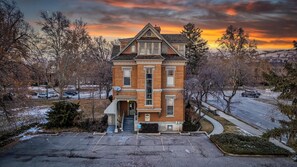 Front of property - Anniversary Inn - South Temple (Salt Lake City)