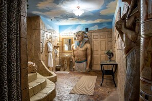 Suite (Mysteries of Egypt) | Bathroom | Combined shower/tub, jetted tub, rainfall showerhead, free toiletries - Anniversary Inn - Boise (Boise)