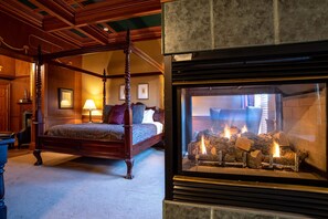 Presidential Room (The Presidential) | Premium bedding, individually decorated, individually furnished - Anniversary Inn - Boise (Boise)