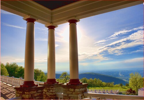 The Historic Summit Inn