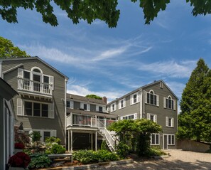 Exterior detail - Old Harbor Inn (Chatham)