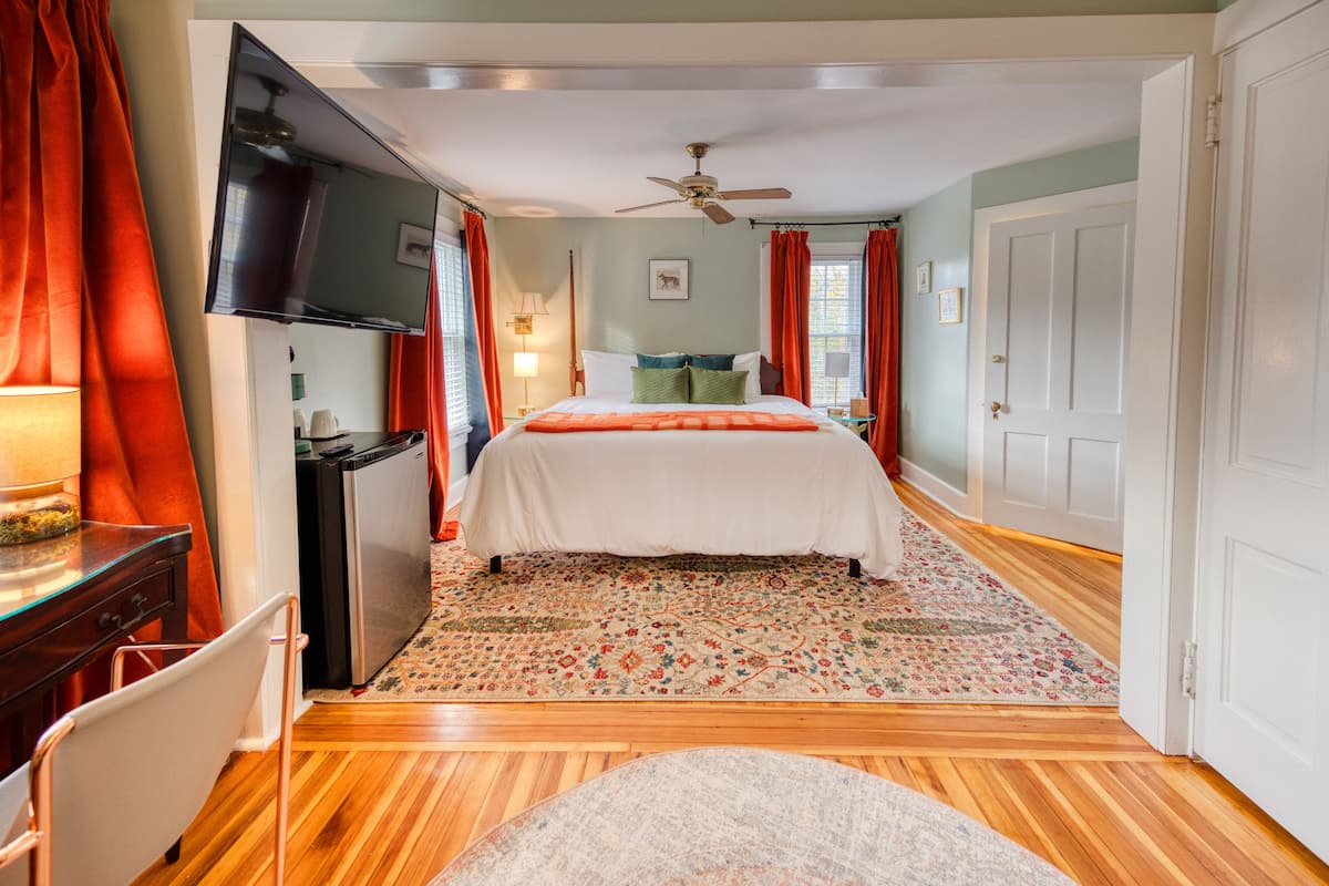 The Fox Den in the Mainhouse | 1 bedroom, premium bedding, laptop workspace, iron/ironing board