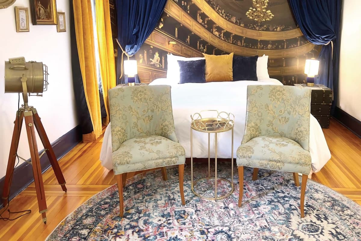 Gilded Stage in the Mainhouse | 1 bedroom, premium bedding, laptop workspace, iron/ironing board