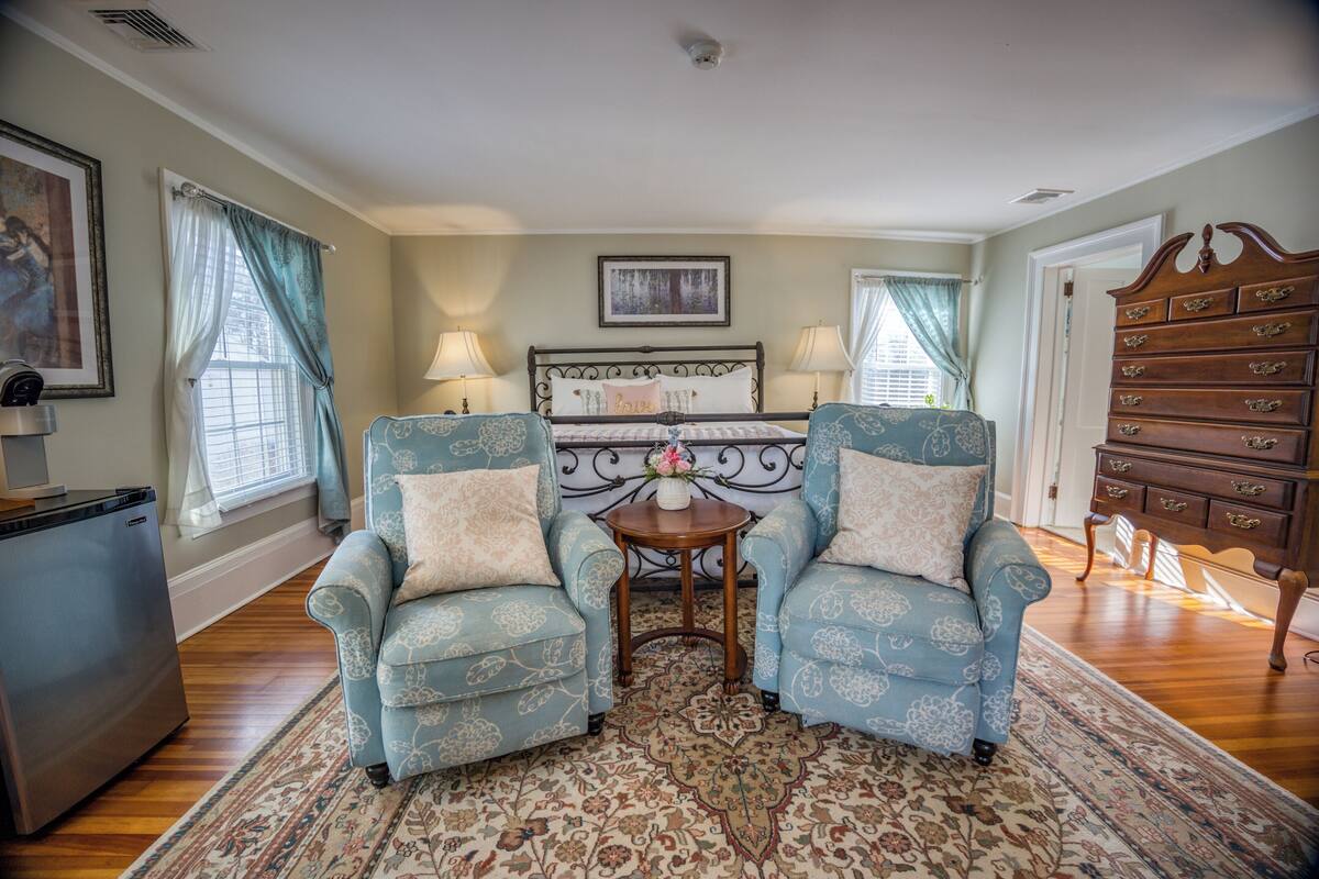 Blagdon in the Mainhouse | 1 bedroom, premium bedding, laptop workspace, iron/ironing board