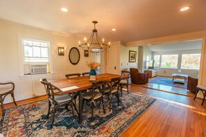 Cottage, Madeline | Dining room - Hill Farm Inn (Arlington)