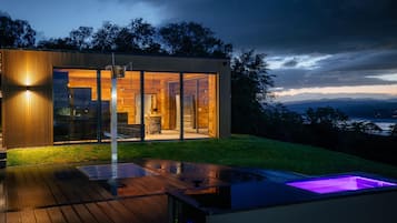 Couples treatment room(s), sauna, steam room, body treatments