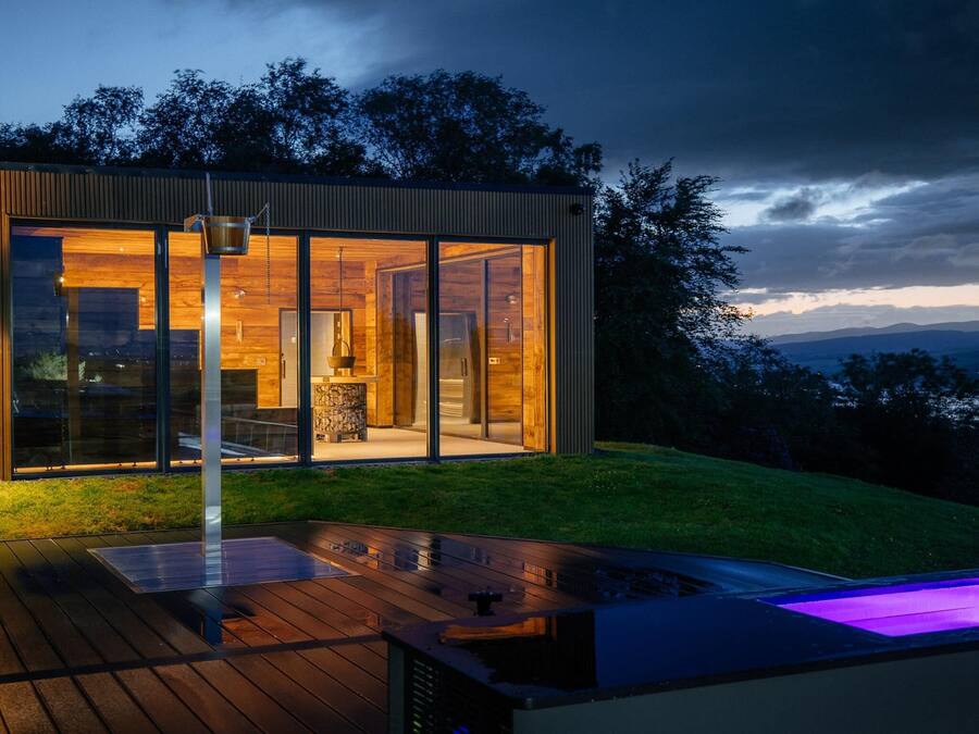 Couples treatment room(s), sauna, steam room, body treatments