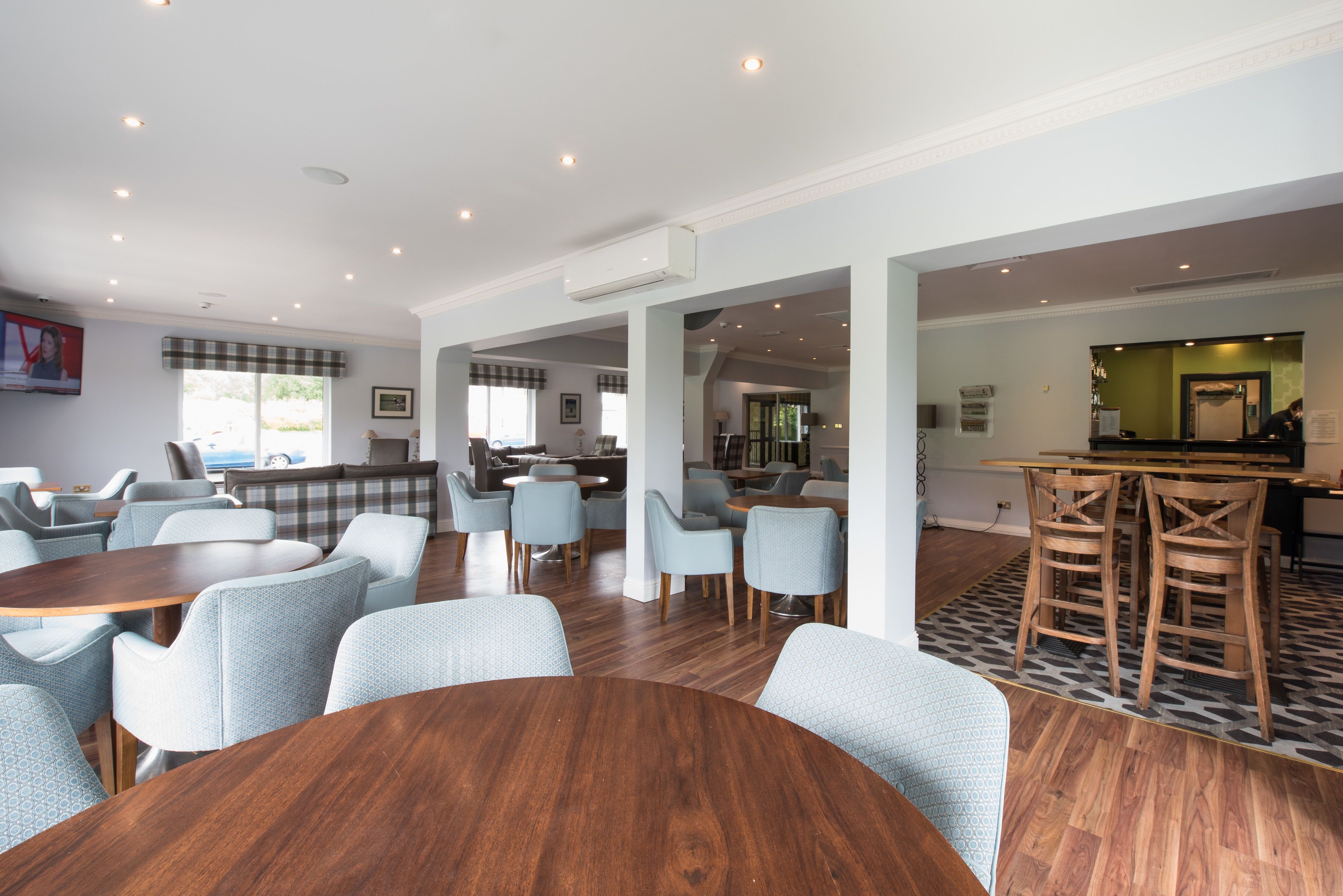 Daily full breakfast (GBP 19.95 per person)