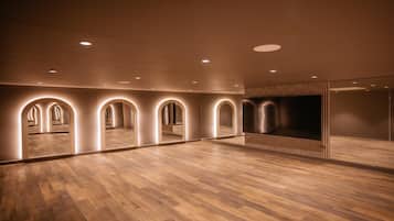 Couples treatment rooms, sauna, steam room, body treatments