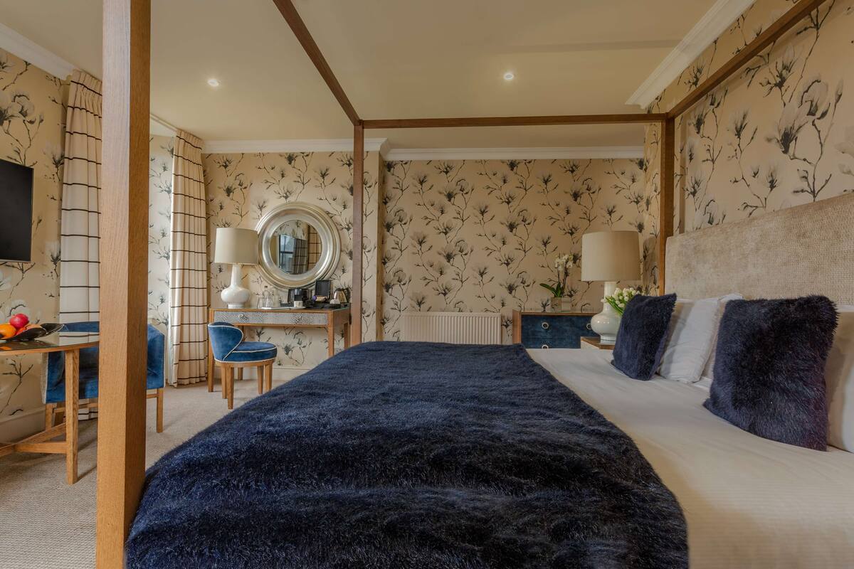 Rom – superior, 1 kingsize-seng, ikke-røyk (Four Poster Bed) | Skrivebord, strykejern/-brett og ekstrasenger (mot et tillegg)