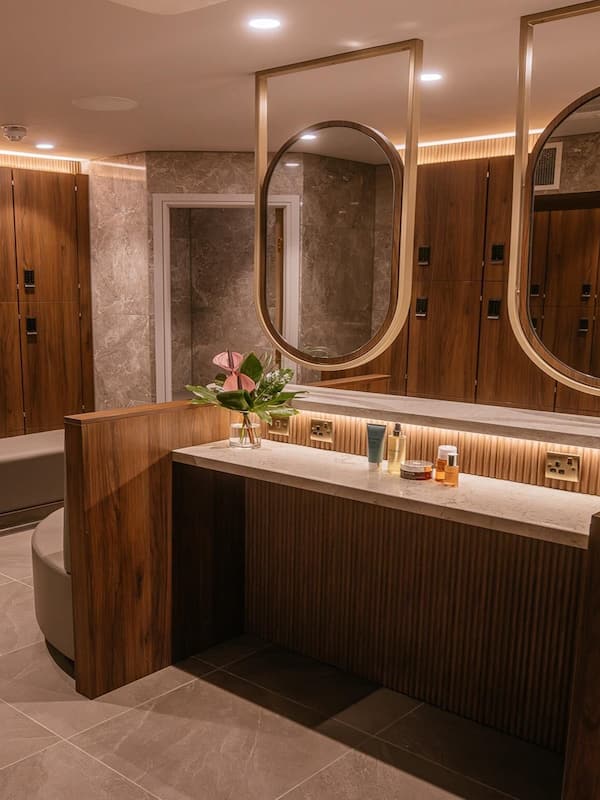 Couples treatment room(s), sauna, steam room, body treatments